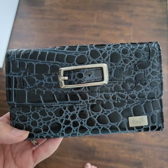 Wallet - Picture 1 of 2